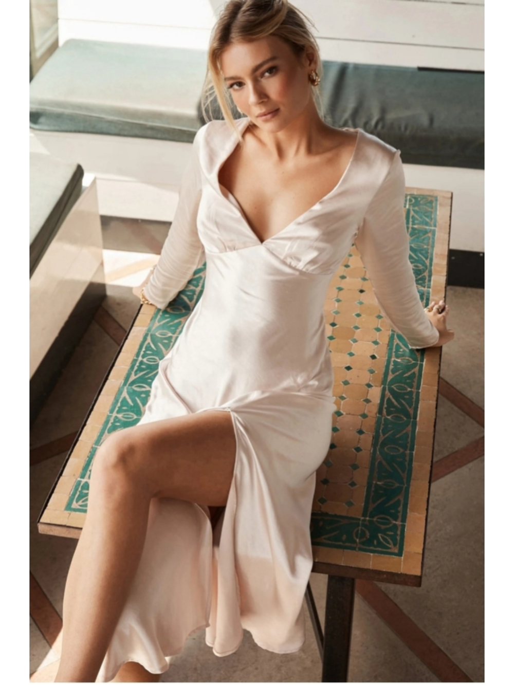 New Selfie Leslie Satin Midi Champagne Long Sleeves Dress Size 6 - Picture 3 of 10